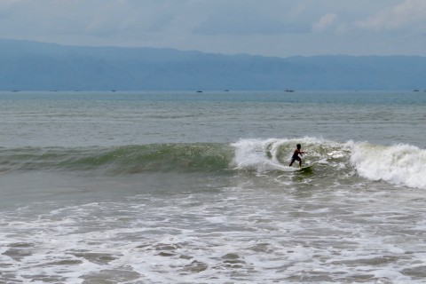Surfing Cimaja